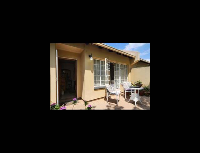 1 BEDROOM TOWNHOUSE FOR SALE IN GLENVISTA